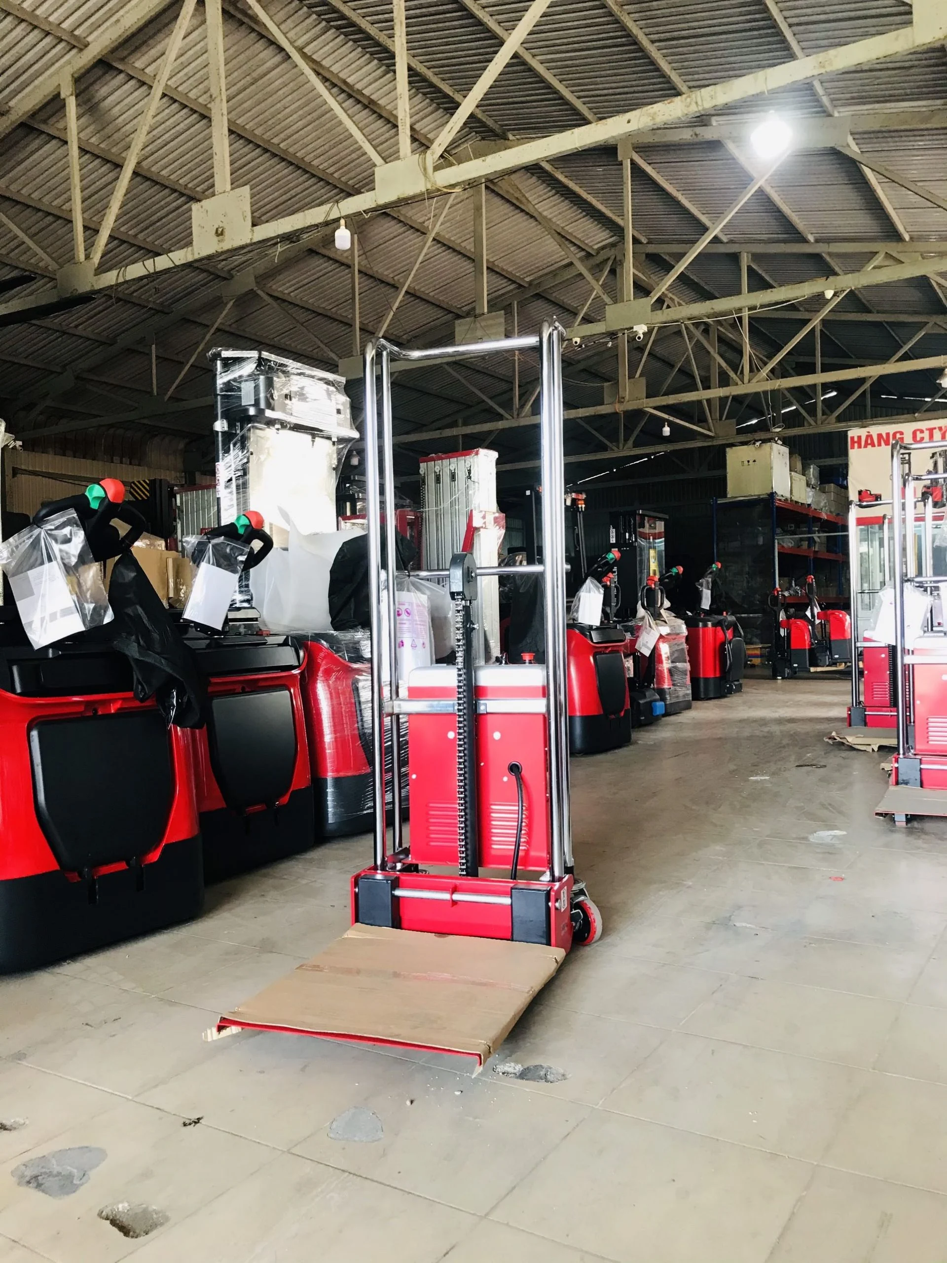 Xe nâng bán tự động mini 400 Kg Noblelift - EPS04 - Ảnh 4